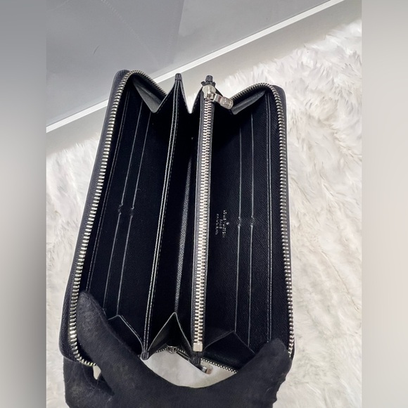 LOUIS VUITTON-CA0123 Black Epi Leather Zippy Wallet - Picture 7 of 14